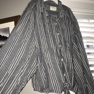 Long sleeve crop top.
